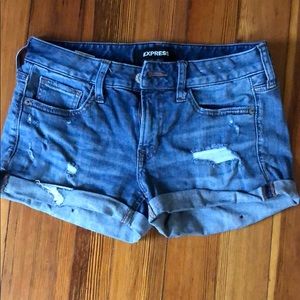 Mid rise Distressed Express shorts